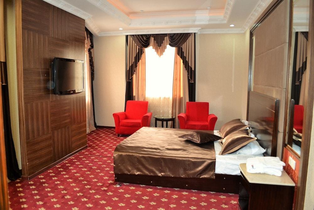 Renion Hills Hotel Almaty Exterior foto